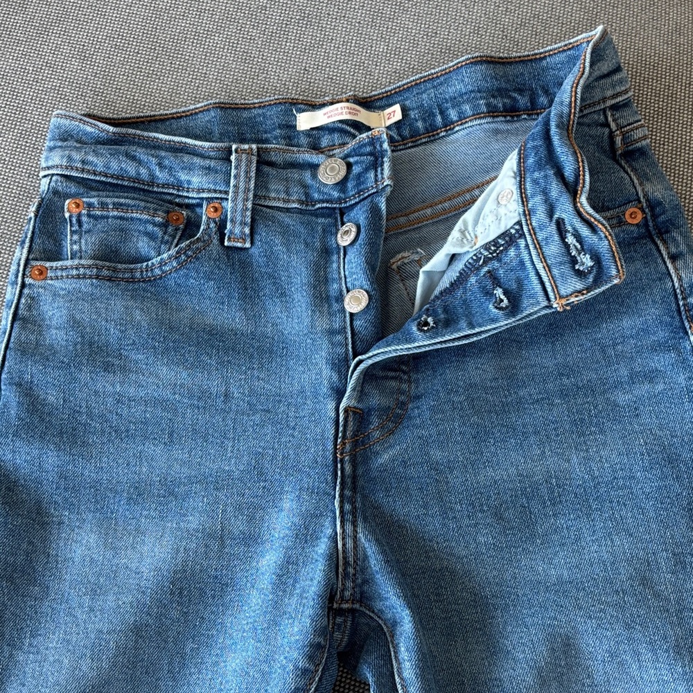 Levi’s NWOT Wedgie Straight Denim Jeans 27